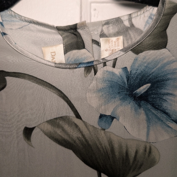 Blue and Green Short Sleeve Blouse with Watercolor Floral Design - Picture 4 of 4